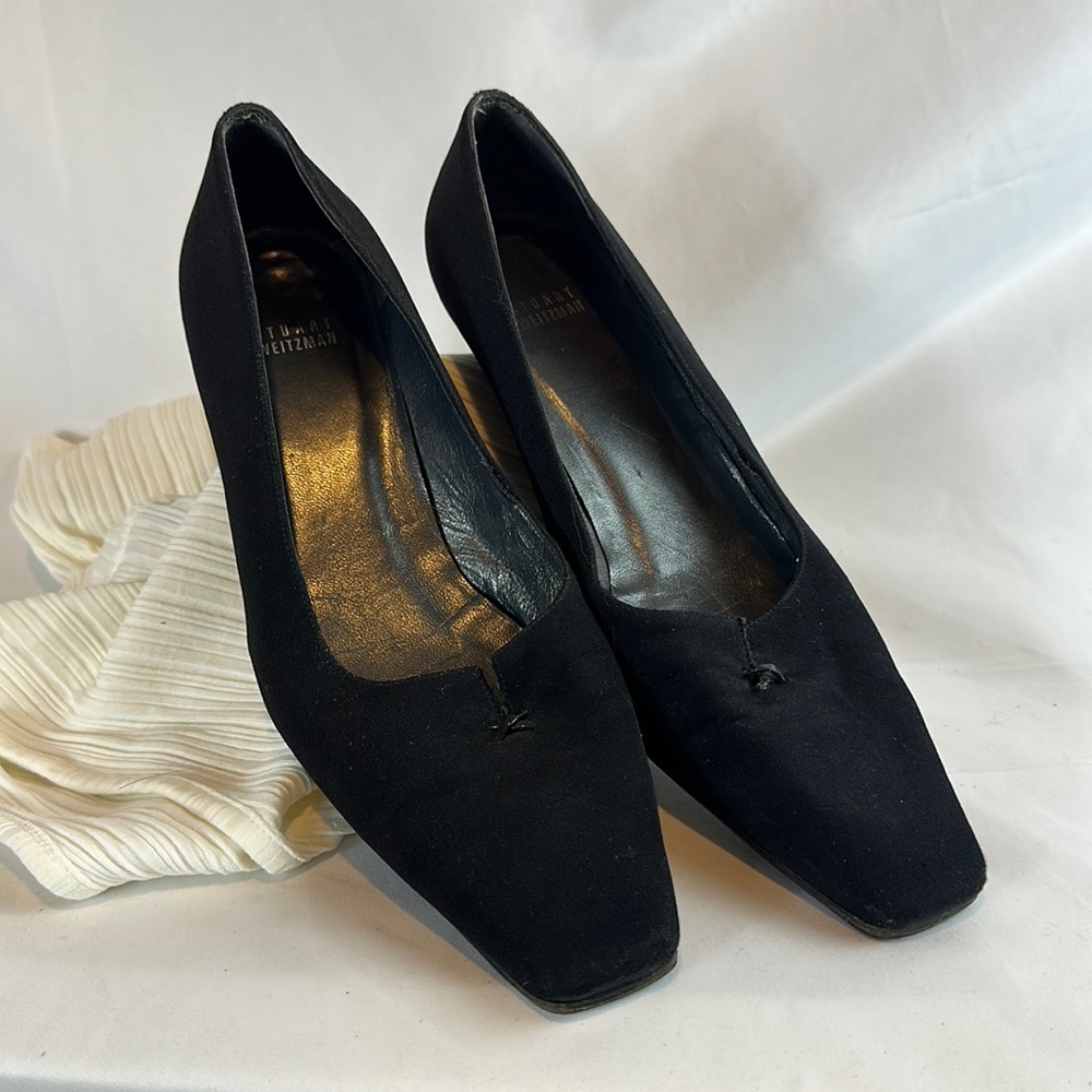 Stuart Weitzman Size 11 Black fabric shoe with patten leather kitten heel.